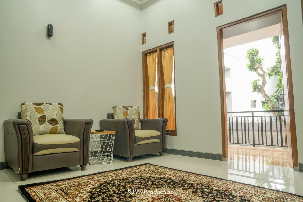 M Stay Guest House Jogja Yogyakarta Exterior foto