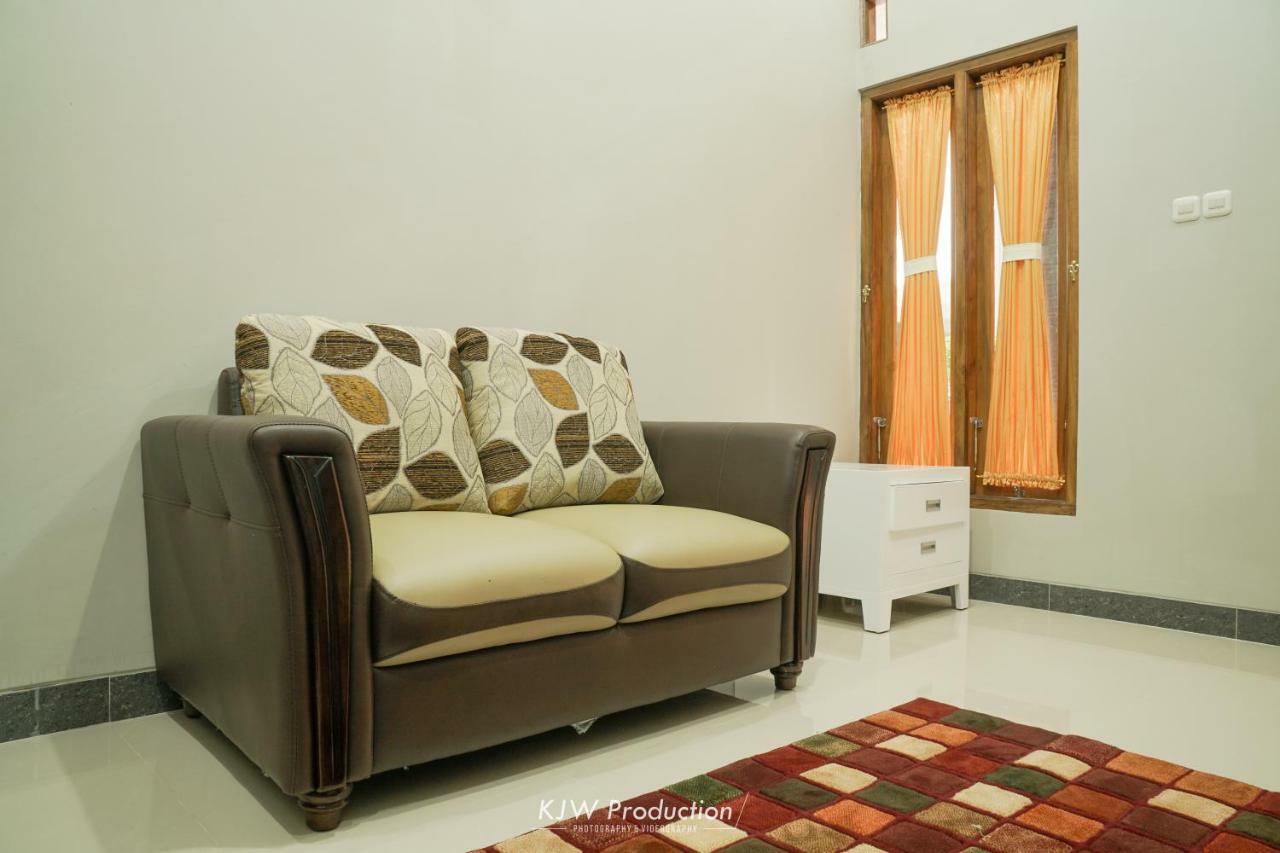 M Stay Guest House Jogja Yogyakarta Exterior foto