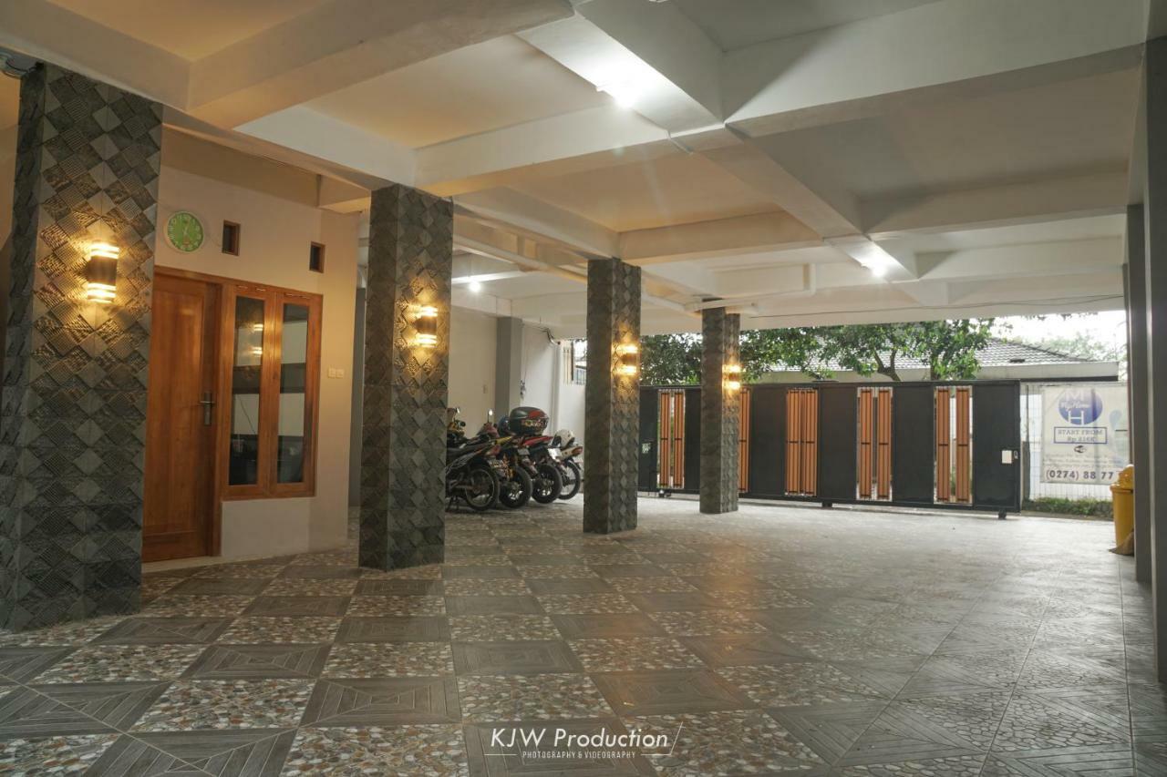 M Stay Guest House Jogja Yogyakarta Exterior foto